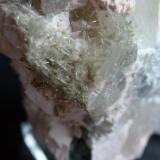 Ortoclasa, Prehnita, Calcita y Epidota-Clinozoisita (Serie)Valdemanco, Comarca Sierra de Guadarrama, Community of Madrid, Spain8 x 4 cm. (Autor: javier ruiz martin)