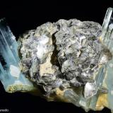 Berilo variedad aguamarina. 
Gilgit. Pakistán. 
6x3.5 cm. Cristal mayor 2.8 cm (Autor: Juan Luis Castanedo)