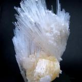 Powellite, scolecite
Yeola, Nasik District, Maharashtra, India
108 mm x 75 mm (Author: Carles Millan)