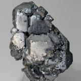 Galena
Ballard Mine, Baxter Springs, Tri-State District, Kansas, USA
Specimen size: 9.4 × 7.2 × 4.4 cm
Main crystal size: 3 × 3.1 cm
Photo: Reference Specimens (Author: Jordi Fabre)