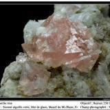 Fluorite (pink)
Aiguille Verte area, Mont Blanc , France
fov 30 mm (Author: ploum)