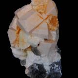 Microclina con albita.
Massabé, Sils, La Selva, Girona, Cataluña, España.
Pieza: 9x6,5 cm.
Cristales; 3,2cm.

Drusa de cristales. (Autor: DAni)