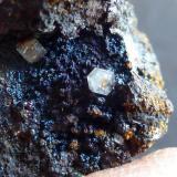 Piromorfita, GoethitaEl Horcajo Mines, El Horcajo, Almodóvar del Campo, Comarca Campo de Calatrava, Ciudad Real, Castilla-La Mancha, SpainTamaño milimétrico, fotos en formato macro (Autor: javier ruiz martin)