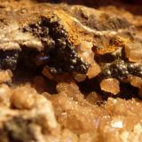 Piromorfita, GoethitaEl Horcajo Mines, El Horcajo, Almodóvar del Campo, Comarca Campo de Calatrava, Ciudad Real, Castilla-La Mancha, SpainTamaño milimétrico, fotos en formato macro (Autor: javier ruiz martin)