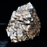Calcita (Var. Manganocalcita)
Distrito de Pachapaqui (Pachapaque Distrite), Bolognesi, Deparment d&rsquo;Ancash, Perú.
Medidas pieza: 3,3x3x2 cm (Autor: Sergio Pequeño)