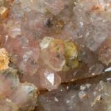 Cuarzo amatistado & algunos cristales citrinos
Viladrau - Montseny - Osona - Girona - Catalunya - España
100 x 75 x 35 mm
Detalle (Autor: Joan Martinez Bruguera)