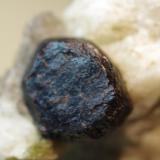 Gadolinita-(Y)
Slobrekka, Frikstad, Iveland, Aust-Agder, Noruega
50x30x25 (X=15) mm
Detalle del cristal (Autor: Juan María Pérez)