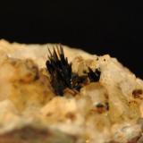 Goethita acicular
Tordelrábano, Guadalajara, Castilla la Mancha, España.
Medidas pieza: 2,3x2,2x1,3 cm Medidas cristales: 0,3 cm (Autor: Sergio Pequeño)