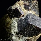 Granate. 
Tirol. Austria. 
7.6x6.7 cm. Cristal mayor 3.5 cm. (Autor: Juan Luis Castanedo)
