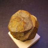 Feldespato potásico pseudomórfico tras leucita
Loucna, Ostrov, Krušné Hory Mts (Erzgebirge), Karlovy Vary Region, Bohemia, República Checa
4 x 4 cm.
Otra vista de la pieza anterior (Autor: Antonio Alcaide)