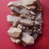 Cuarzo
Monte Xiabre, Catoira, Pontevedra, Galicia, España
6 x 3 cm
se observa una capa recubriendo los cristales de cuarzo, posible calcedonia. (Autor: Rafael varela olveira)