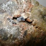 Galena, Cuarzo<br />Mina La Norteña, Garganta de los Nogales, Higuera de Albalat, Mancomunidad Campo Arañuelo, Cáceres, Extremadura, España<br />2 x 2 cm<br /> (Autor: P. apita)