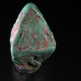 Cuprita.
Chessy-les-Mines, Le Bois d’Oingt, Rhône-Alpes, Francia.
2,6x2x1,5 cm.
Cuprita alterada a Malaquita, arista mayor 2 cm. Col. y foto Nacho Gaspar. (Autor: Nacho)