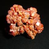 Vanadinita
Mibladen, Marruecos
4.9 x 4.5 x 4.3 cm
Pieza con cristales de pequeños octaedros forman la pieza, poca transparecia practicamente nula (Autor: Daniel Olivares)