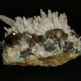 Pirita y Cuarzo
Huarón (Perú)
11.8 x 7.9 x 6.6 cm (Autor: Daniel Olivares)