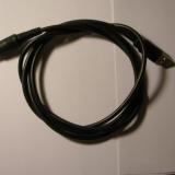 Cable USB con un conector DIN de seis pines. (Autor: Pepe Sánchez)
