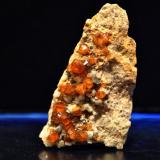 Spessartina (Espesartina)
Wushan Spessartine Mine, Tongbei, Yunxiao Co., Zhangzhou Prefecture, Fujian Province, China.
Medidas pieza: 5,4x2,8x2,1 cm, Medidas cristal mayor: 0,4x0,4x0,4cm (Autor: Sergio Pequeño)