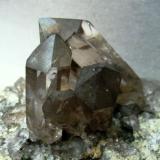 Smoky quartz
Göscheneralp, Uri, Switzerland
Main crystal group, 60 x 40 x 40 mm (Author: Tobi)