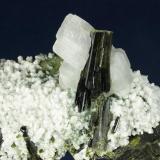 Epidote with Dolomite(?) and Adularia
Untersulzbachtal, Austria
160 x 78 x 60 mm
closeup (Author: GneissWare)