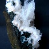 Apophyllite
Jalgaon District, Maharashtra, India
Specimen height 100 mm, main crystal 50 mm (Author: Tobi)