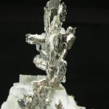 Allargentum con Dyscrasita, Plata, Calcita y Actinolita
Mina Bouismas, Zona Bou Azzer, Tazenakht, Ouarzazate, Marruecos
Encontrada el año 2009
Detalle
Foto: Minerales de Referencia (Autor: Jordi Fabre)