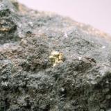 Calcita recubierta de sulfuros de cobre
Mina Las Cruces - Gerena - Sevilla - Andalucía - España
120 x 60 x 40 mm
Detalle de la Calcopirita (Autor: Joan Martinez Bruguera)
