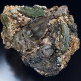 Hiddenite with Quartz
Rist Mine, Hiddenite, Alexander Co., North Carolina, USA
6.2 x 4.7 cm (Author: am mizunaka)