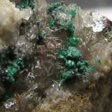 Cobre
Mina La Amorosa, Villahermosa del Río, Castellón, Comunidad Valenciana, España.
Detalle de la anterior. El cobre se observa e traves de los cristales, en su color. (Autor: José Luis Zamora)