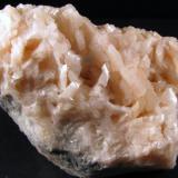 Dolomita
Cantera Black Rick, Lawrence Co., Arkansas, EEUU.
62 x 33 x 48 mm. (Autor: José Luis Zamora)