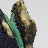 Azurita, Malaquita
Rocabruna, Camprodon, El Ripolles, Gerona, Catalunya, España
25x17x23 mm (Autor: Carles)