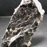 Ferberita
Panasqueira, Covilha, Castelo Branco, Portugal
76 x 39 x 19 mm. (Autor: José Luis Zamora)