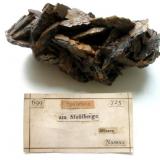 Siderite
Stahlberg mine, Müsen, Siegerland, Germany
8,2 x 4 cm
With Krantz label, "bricolage style". (Author: Andreas Gerstenberg)