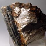 Turmalina (Chorlo) & Mica Moscovita
Cardeñosa - Ávila - Castilla & León - España
75 x 70 x 40 mm (Autor: Joan Martinez Bruguera)