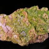 PiromorfitaDel General Mines, Cabezarrubias del Puerto, Comarca Valle de Alcudia, Ciudad Real, Castilla-La Mancha, Spain15 x 8 x 5 cm.  Cristales hasta 5 mm. en la parte frontal y hasta 7 mm. en la posterior. (Autor: Nacho)