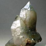 Cuarzo, albita (inclusiones), microclina, clinozoisita-epidotaViladrau, Comarca Osona, Gerona / Girona, Cataluña / Catalunya, España75 x 65 x 60 mm (Autor: Joan Martinez Bruguera)
