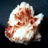 Vanadinite on baryte
Mibladen, Midelt, Khénifra Province, Meknès-Tafilalet Region, Morocco
Specimen height 55 mm (Author: Tobi)