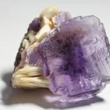 Fluorita y Barita
La Cabaña, Berbes, Asturias, España
6,7 x 5,5 x 5,2 cm (Autor: Carles)