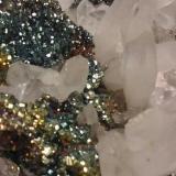 Pyrite (iridescent) with Quartz
Huanzala Mine, Huallanca District, Dos de Mayo Province, Huánuco Department, Perú.
68 mm x 52 mm x 33 mm
Detail of the Crystals. (Author: Gianfranco Rodríguez T.)