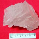Halita
Mina de Guerrero Negro, Baja California Sur, México
6.5 X 3.5 X 3 cm.
Cristal cúbico de Halita semi transparente. (Autor: Luis Edmundo Sánchez Roja)