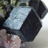 Andradita (Granate variedad Melanito)
Cantera Los Serranos, Hondón de los Frailes, Albatera, Alicante, Comunidad Valenciana, España
4 x 4 cm.

Detalle (Autor: javier ruiz martin)