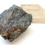 Berthierite, antimonite
Neue Hoffnung Gottes mine, Bräunsdorf, Freiberg, Erzgebirge, Saxony, Germany.
6 x 5 cm
Bluish berthierite in massive antimonite ore. With late 1920s label. (Author: Andreas Gerstenberg)