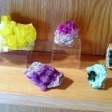 Many colours: sulphur from Sicily, cobalt-coloured calcite from Bou Azzer and dolomite from Congo, dioptases from Namibia and Kazakhstan (Author: Tobi)