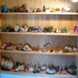 Left display:
Shelf 1: various emimorphites, vanadinites, wulfenites, barytes and some others
Shelf 2: international fluorite classics
Shelf 3: various amethysts and other quartzes, German fluorites
Shelf 4: quartzes from all over the world (Author: Tobi)