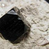 Bixbyita
Topaz Mountain, Thomas Range, Juab Co., Utah, EEUU.
57 x 41 x 30 mm
Cristal de 5 mm. de lado (Autor: José Luis Zamora)