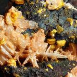 Cerusita
Filón Sur, Tharsis, Alosno, Huelva, Andalucía, España.
Encuadre 3 x 3 cm. (Autor: Antonio Carmona)