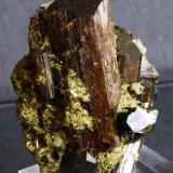 Epidote
Concesión Morgan 3, Coayllo, Cañete, Lima, Peru
7x3,5 cm (Author: Enrique Llorens)