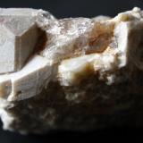MicroclinaLa Alameda de Gardón, Comarca Campo de Argañán, Salamanca, Castile and León, SpainPieza de 7 cm. Cristal de 2 x 1.5 cm. (Autor: canada)
