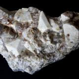 Microclina<br />La Alameda de Gardón, Comarca Campo de Argañán, Salamanca, Castilla y León, España<br />Pieza de 18 cm, cristales de 4 cm.<br /> (Autor: canada)