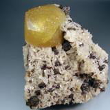 Calcite with Dolomite and Sphalerite
Picher Field, Tri-State District, Ottawa Co., Oklahoma, USA
Specimen size: 12x11 cm.
Main crystal: 4´5 cm.
Photo: geoalfon (Author: Jordi Fabre)