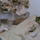 Microclina - Granate - Cuarzo<br />Mina La Judía, Coto Real y La Judía, Burguillos del Cerro, Comarca Zafra-Río Bodión, Badajoz, Extremadura, España<br />10x9 cm<br /> (Autor: David Parra Z)
